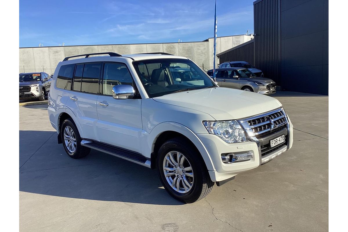 2015 Mitsubishi Pajero GLS NX