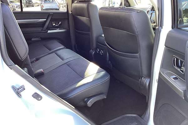 2015 Mitsubishi Pajero GLS NX