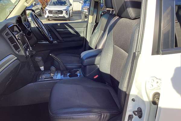 2015 Mitsubishi Pajero GLS NX
