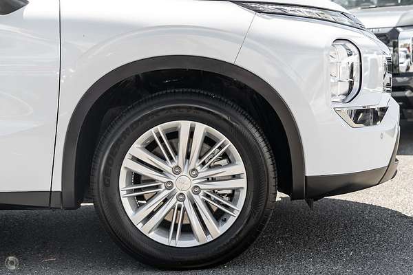 2023 Mitsubishi Outlander ES ZM
