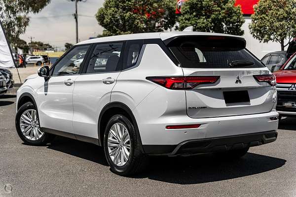 2023 Mitsubishi Outlander ES ZM