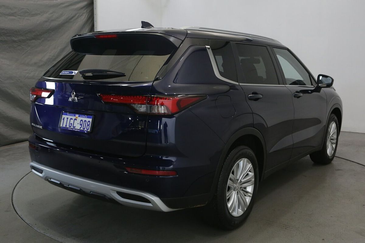 2024 Mitsubishi Outlander LS ZM