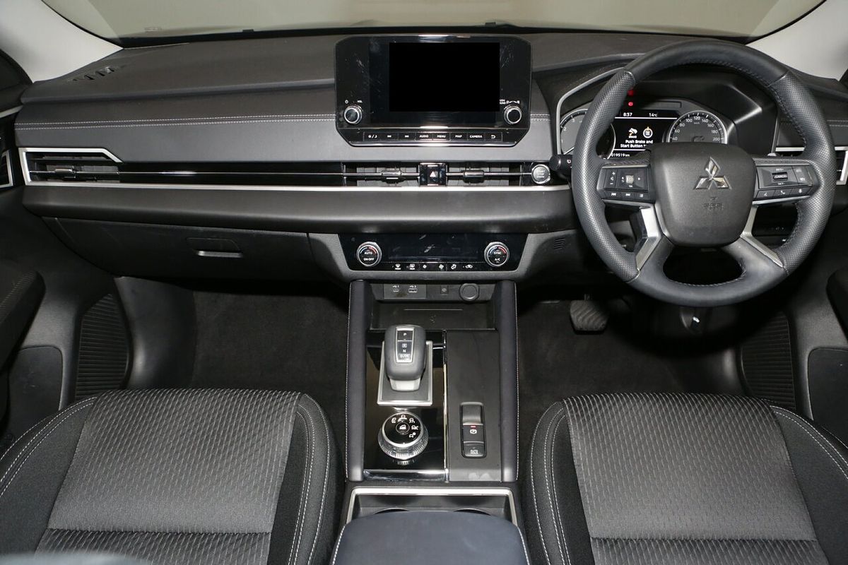 2024 Mitsubishi Outlander LS ZM