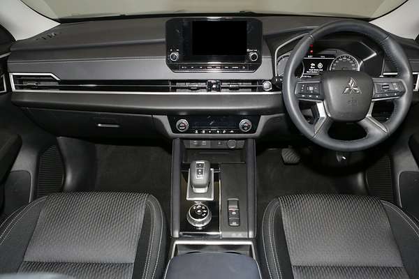 2024 Mitsubishi Outlander LS ZM