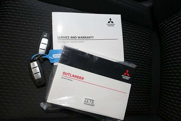 2024 Mitsubishi Outlander LS ZM