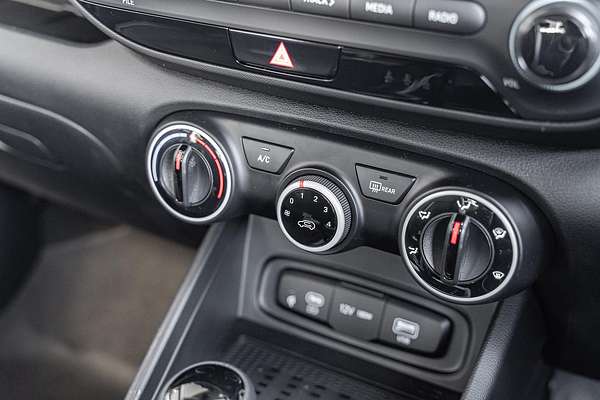 2025 Hyundai Venue Active QX.V5