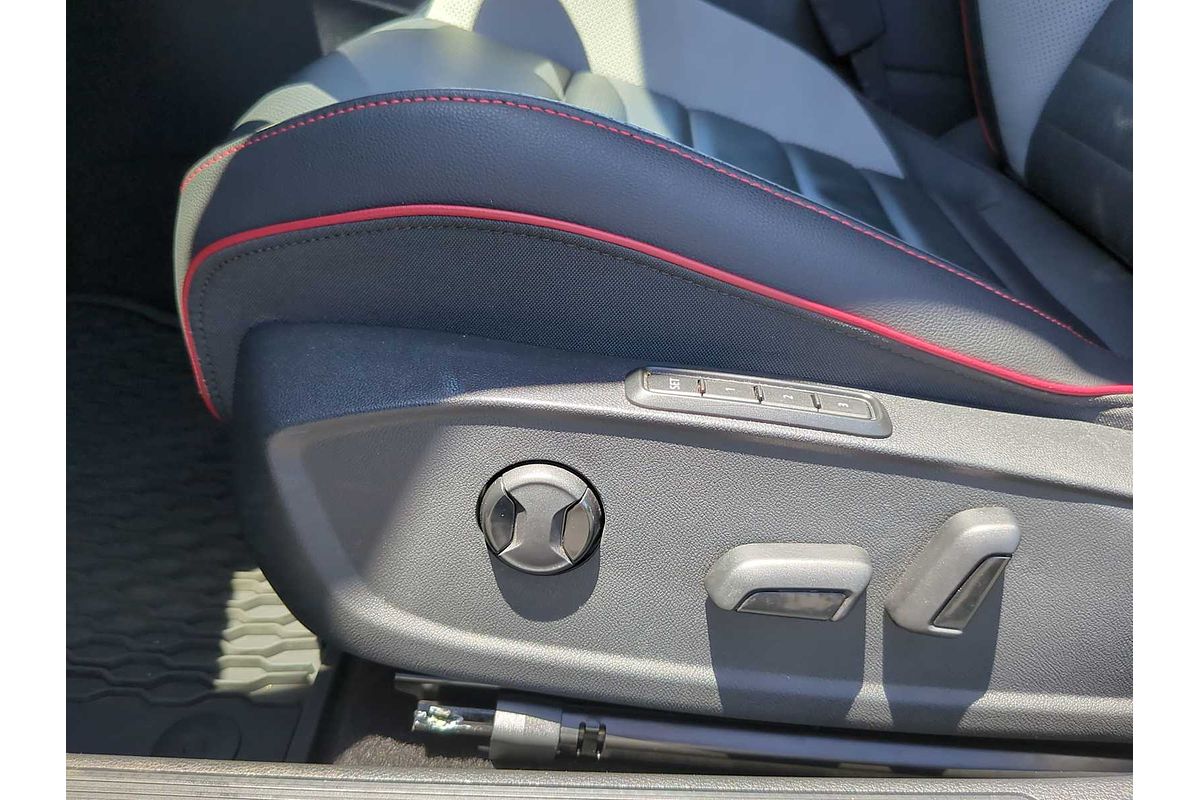 2024 Volkswagen Golf 380 SE