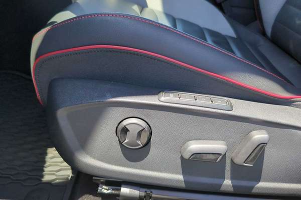 2024 Volkswagen Golf 380 SE
