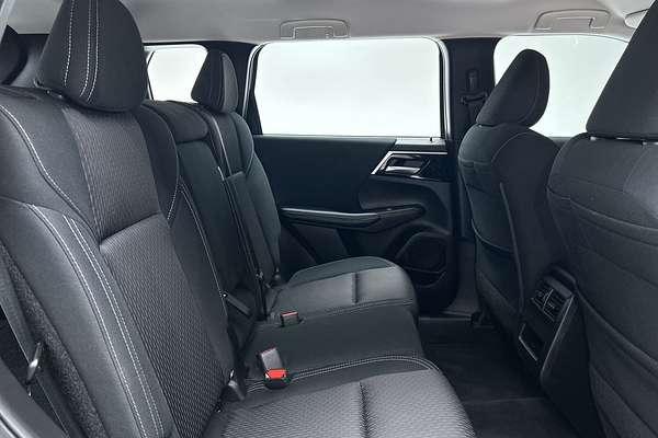 2022 Mitsubishi Outlander ES ZM