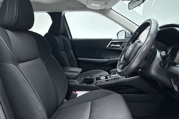 2022 Mitsubishi Outlander ES ZM