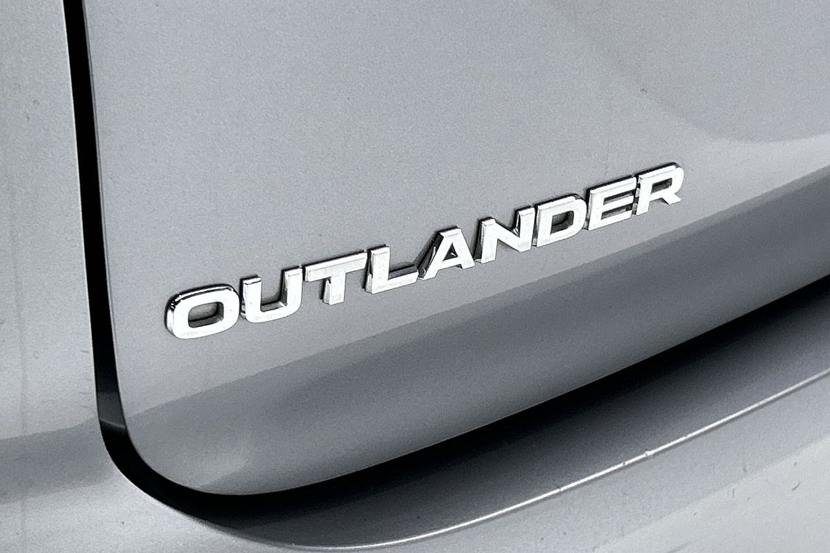2022 Mitsubishi Outlander ES ZM