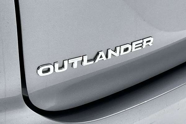 2022 Mitsubishi Outlander ES ZM