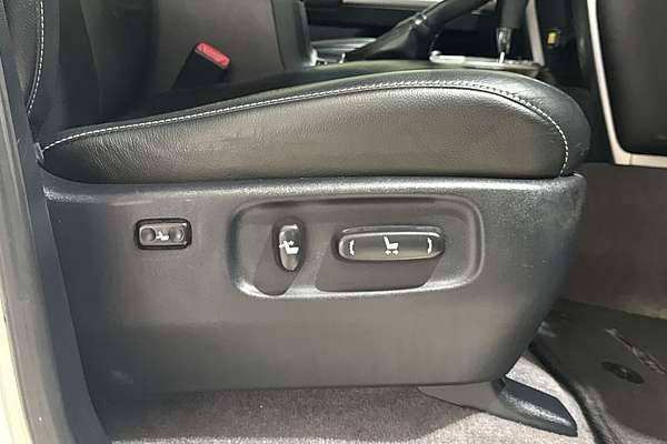 2013 Toyota Landcruiser Sahara VDJ200R