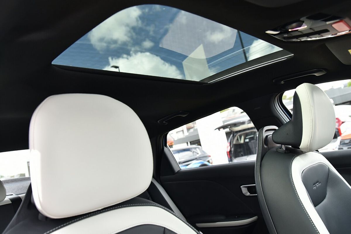 2025 Kia K4 GT-Line CL4m