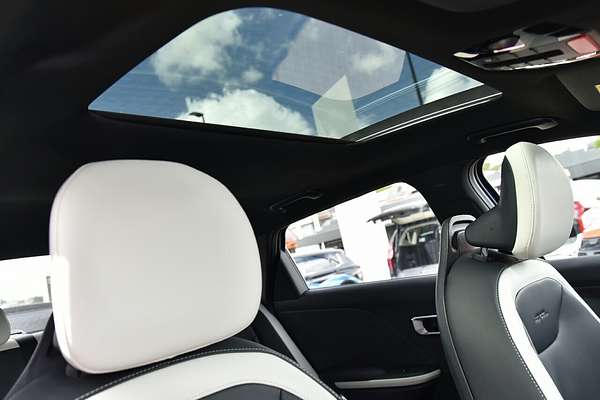 2025 Kia K4 GT-Line CL4m