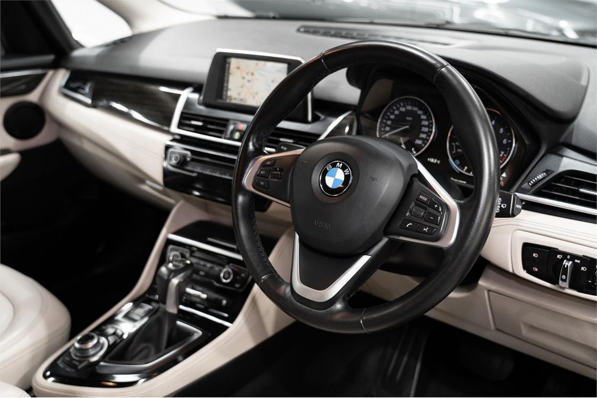 2015 BMW 2 Series 218i Sport Line F45