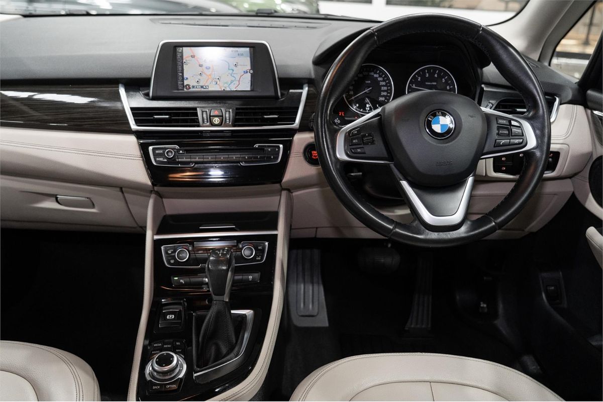 2015 BMW 2 Series 218i Sport Line F45