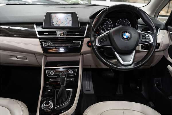 2015 BMW 2 Series 218i Sport Line F45