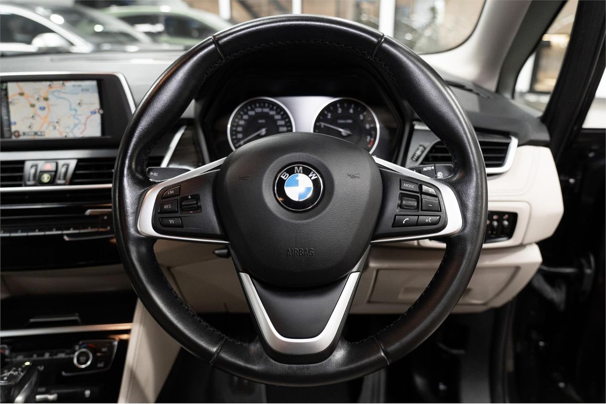 2015 BMW 2 Series 218i Sport Line F45