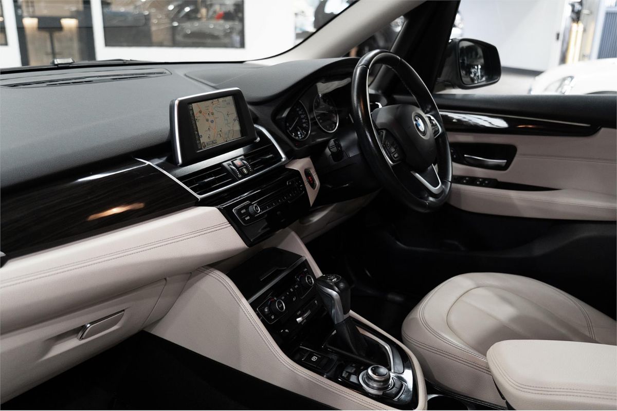 2015 BMW 2 Series 218i Sport Line F45