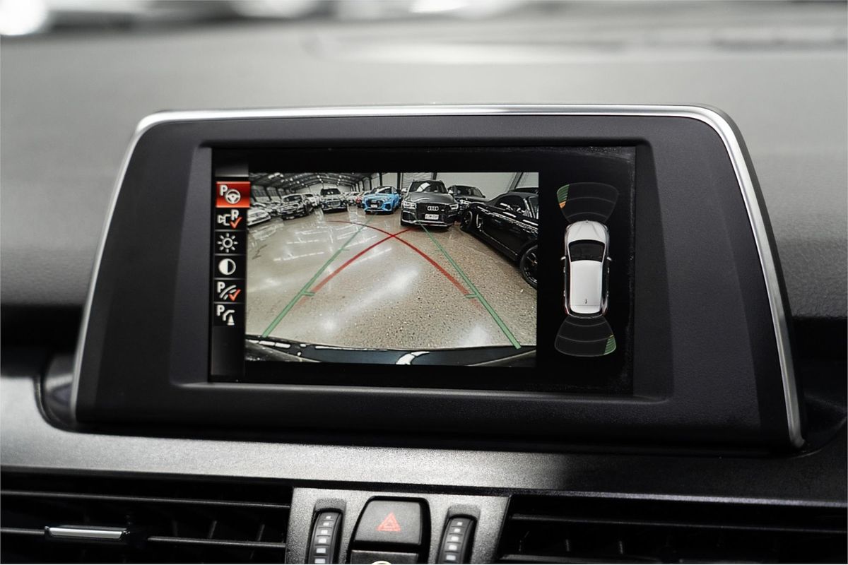 2015 BMW 2 Series 218i Sport Line F45