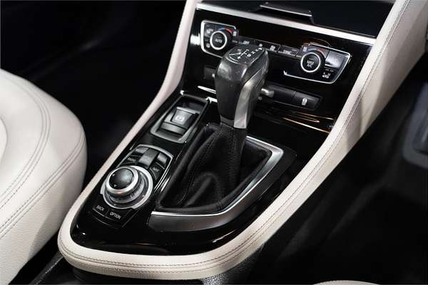 2015 BMW 2 Series 218i Sport Line F45