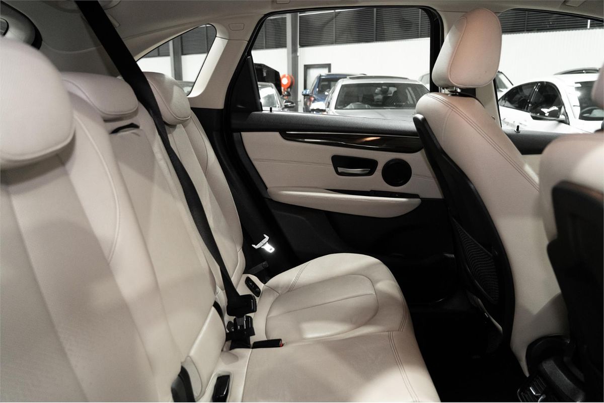 2015 BMW 2 Series 218i Sport Line F45