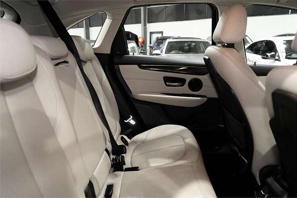 2015 BMW 2 Series 218i Sport Line F45