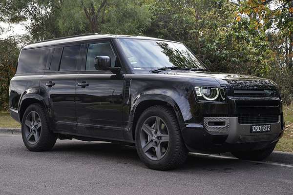 2025 Land Rover Defender 130 P400 X-Dynamic SE L663