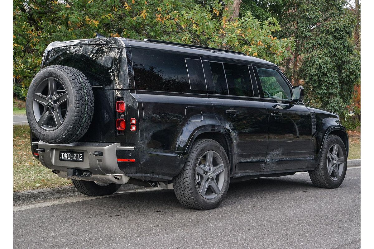 2025 Land Rover Defender 130 P400 X-Dynamic SE L663