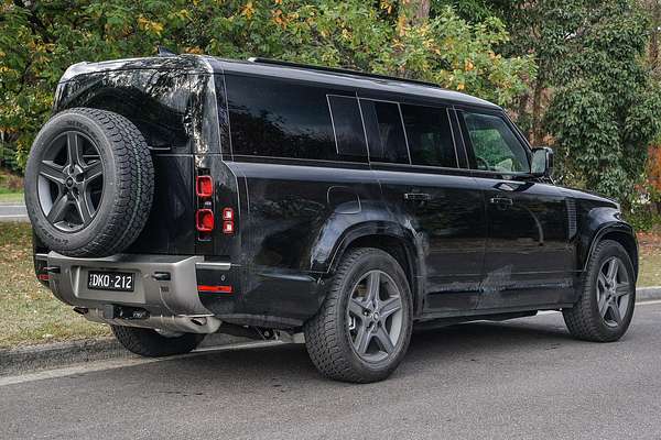 2025 Land Rover Defender 130 P400 X-Dynamic SE L663