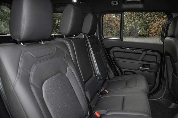 2025 Land Rover Defender 130 P400 X-Dynamic SE L663