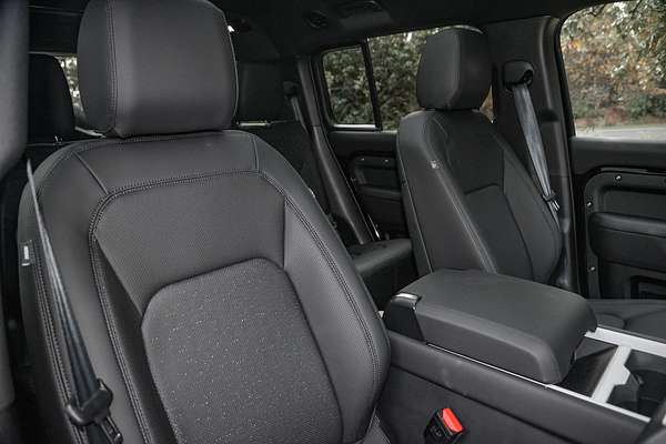 2025 Land Rover Defender 130 P400 X-Dynamic SE L663