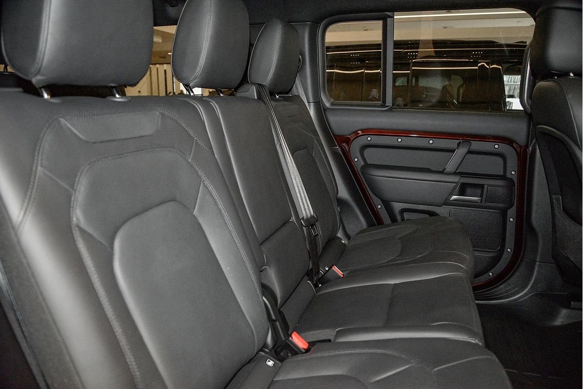 2024 Land Rover Defender 130 D350 X-Dynamic SE L663