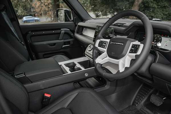 2025 Land Rover Defender 130 P400 X-Dynamic SE L663
