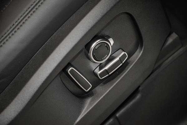 2024 Land Rover Defender 130 D350 X-Dynamic SE L663