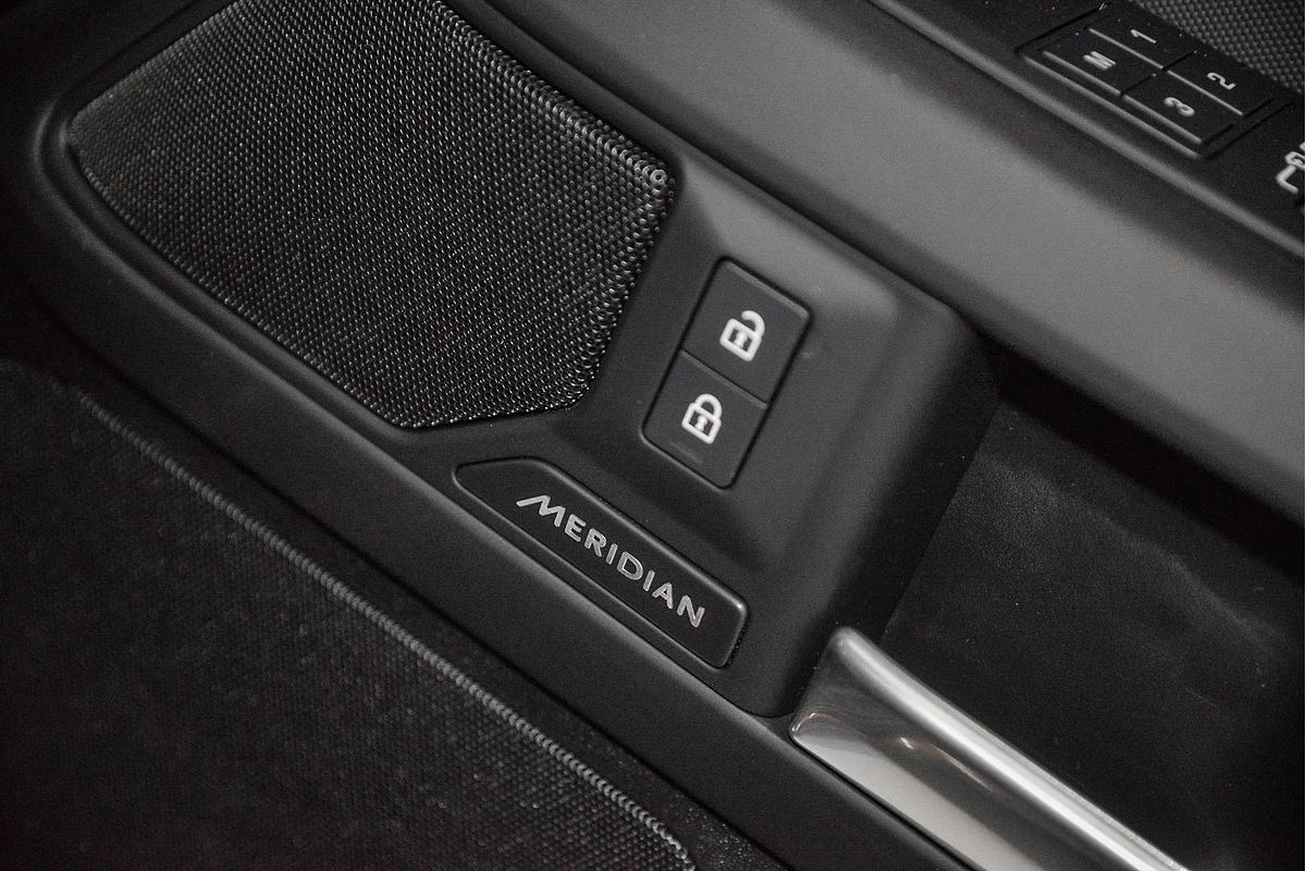 2024 Land Rover Defender 130 D350 X-Dynamic SE L663