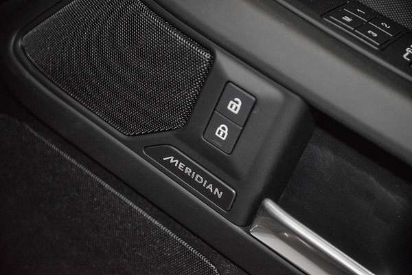 2024 Land Rover Defender 130 D350 X-Dynamic SE L663
