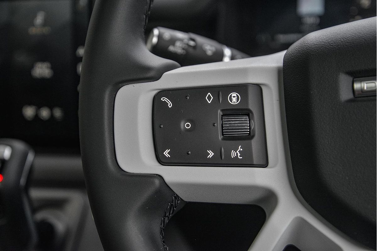 2025 Land Rover Defender 130 P400 X-Dynamic SE L663