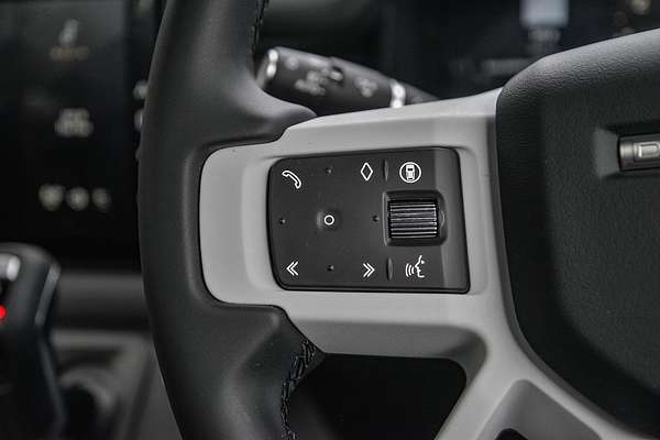 2025 Land Rover Defender 130 P400 X-Dynamic SE L663