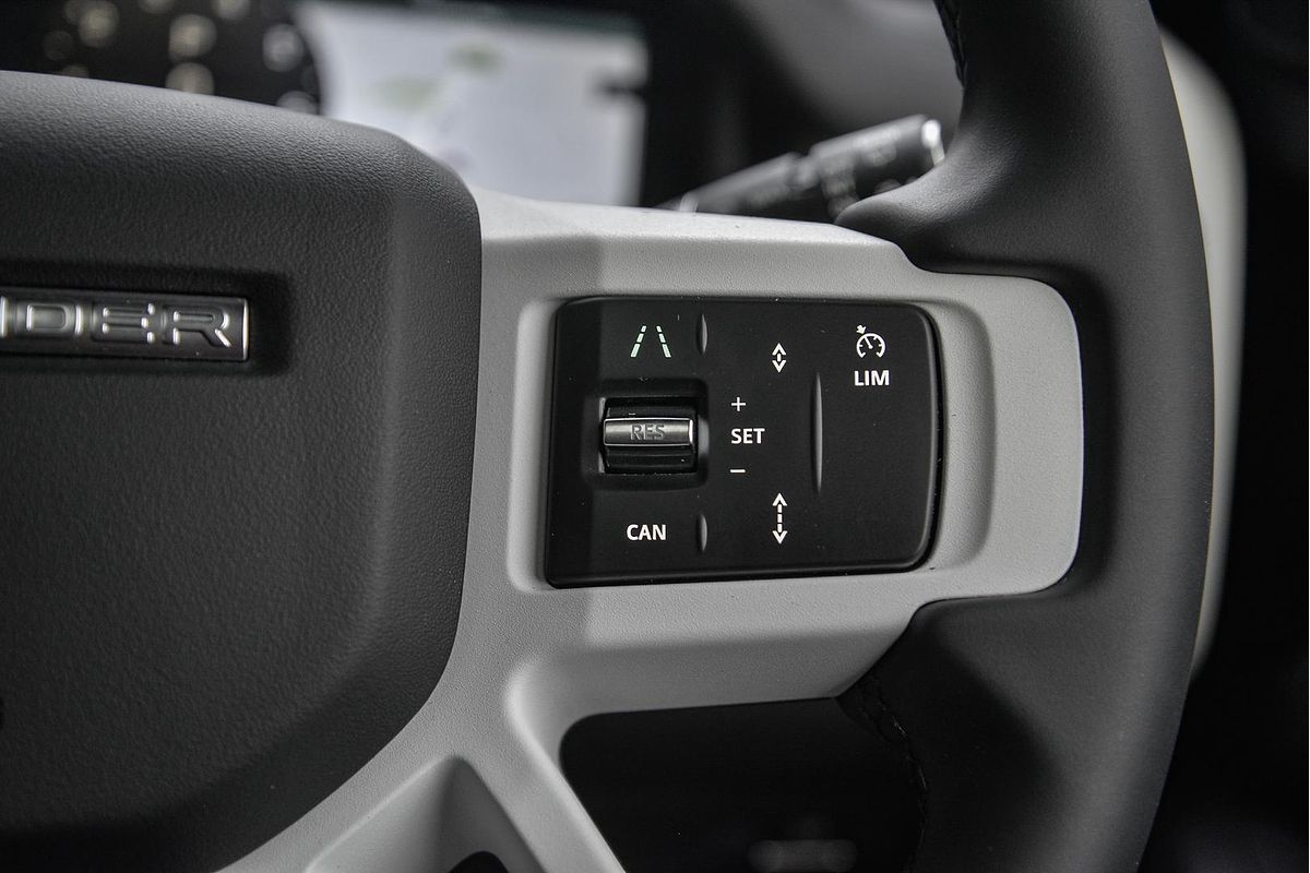 2025 Land Rover Defender 130 P400 X-Dynamic SE L663
