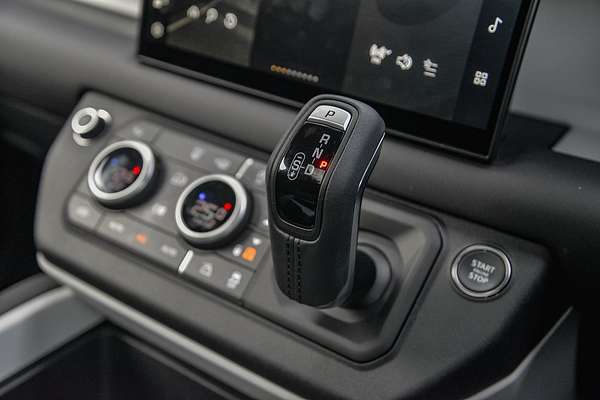 2025 Land Rover Defender 130 P400 X-Dynamic SE L663
