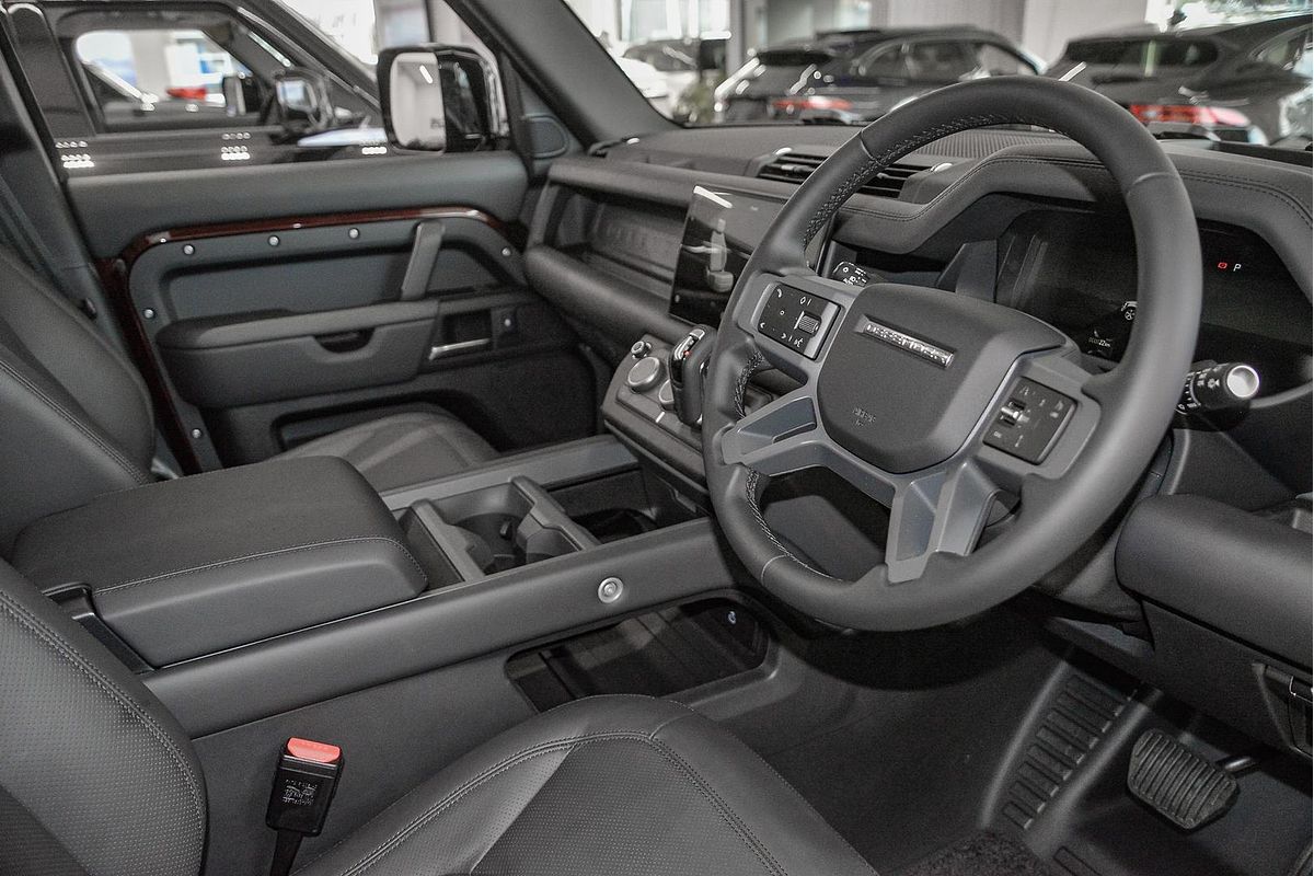 2024 Land Rover Defender 130 D350 X-Dynamic SE L663