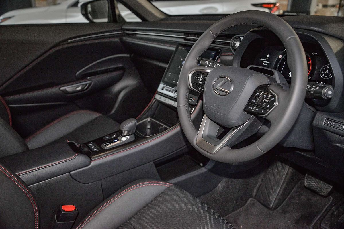 2024 Lexus LBX Luxury MAYH10R