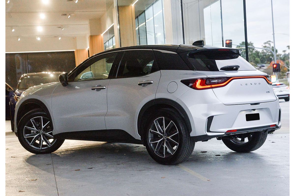 2024 Lexus LBX Luxury MAYH10R