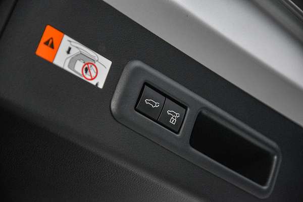 2024 Lexus LBX Luxury MAYH10R