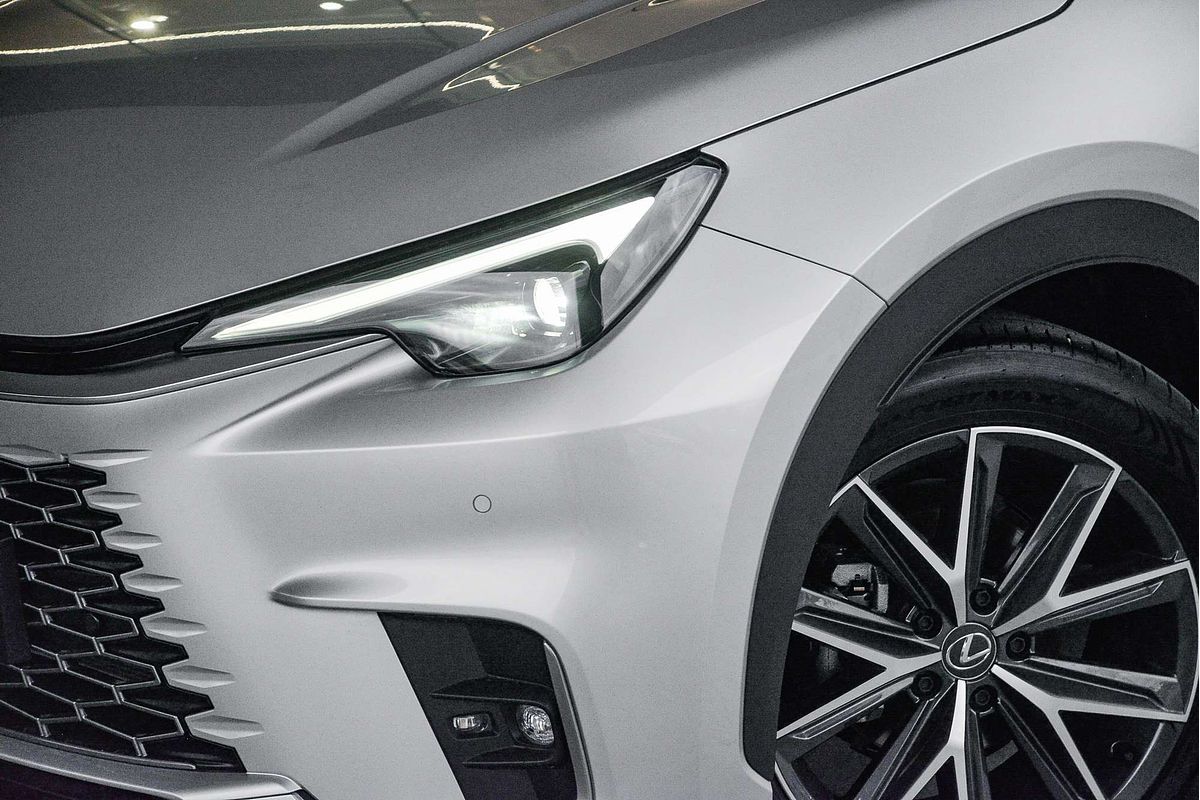 2024 Lexus LBX Luxury MAYH10R