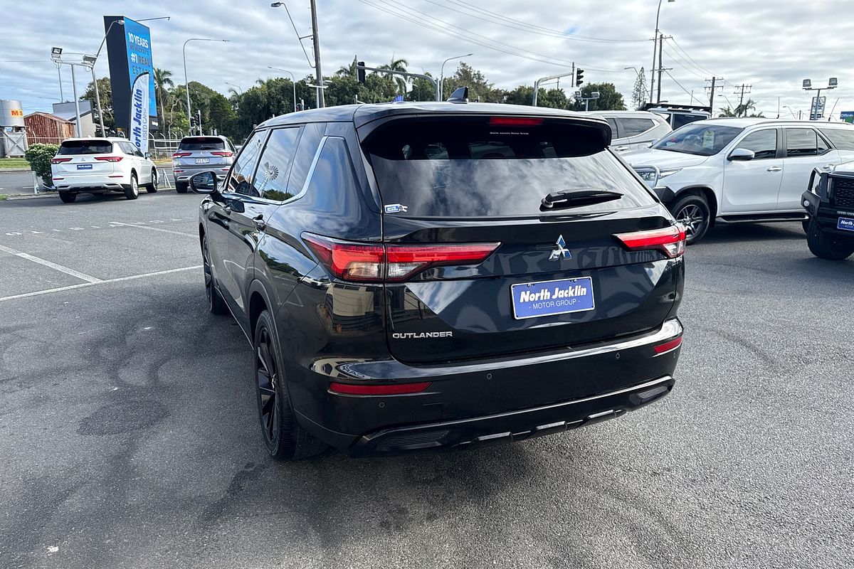 2023 Mitsubishi Outlander LS Black Edition ZM