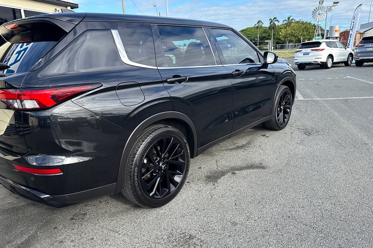 2023 Mitsubishi Outlander LS Black Edition ZM