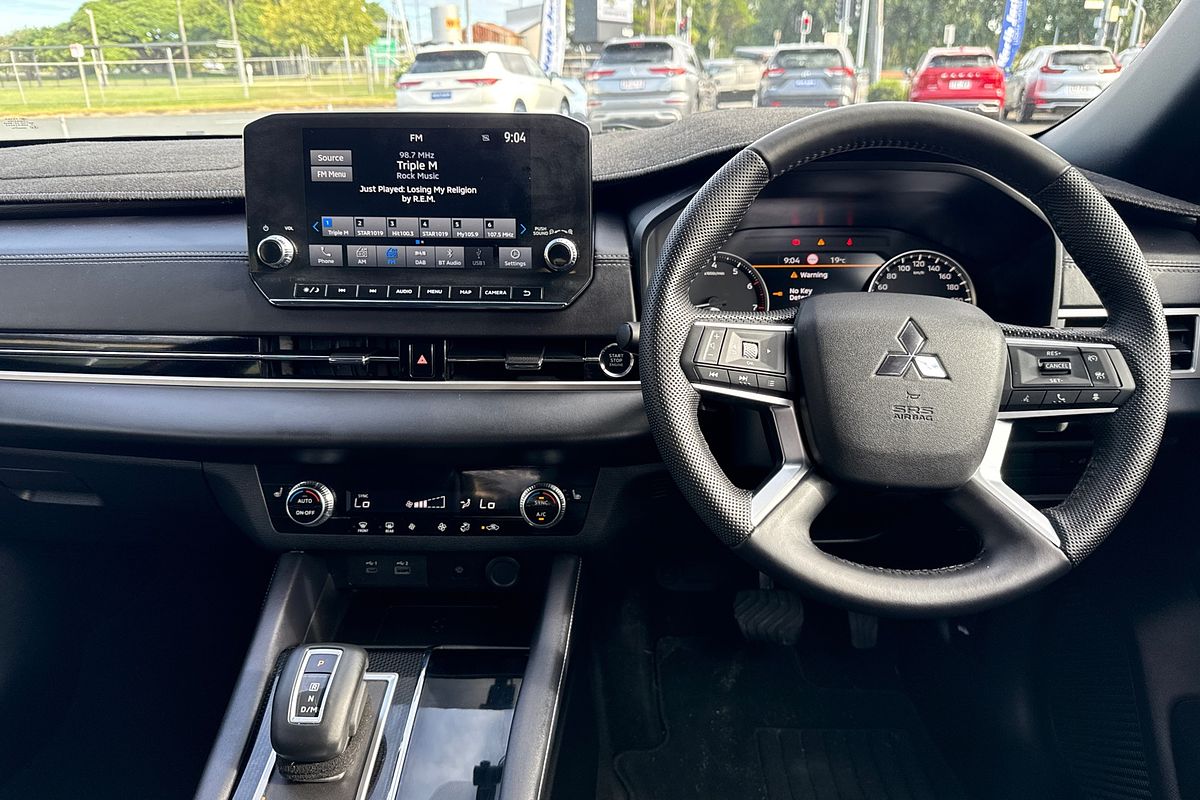2023 Mitsubishi Outlander LS Black Edition ZM